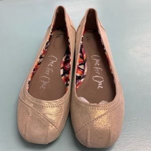 Great condition Toms!